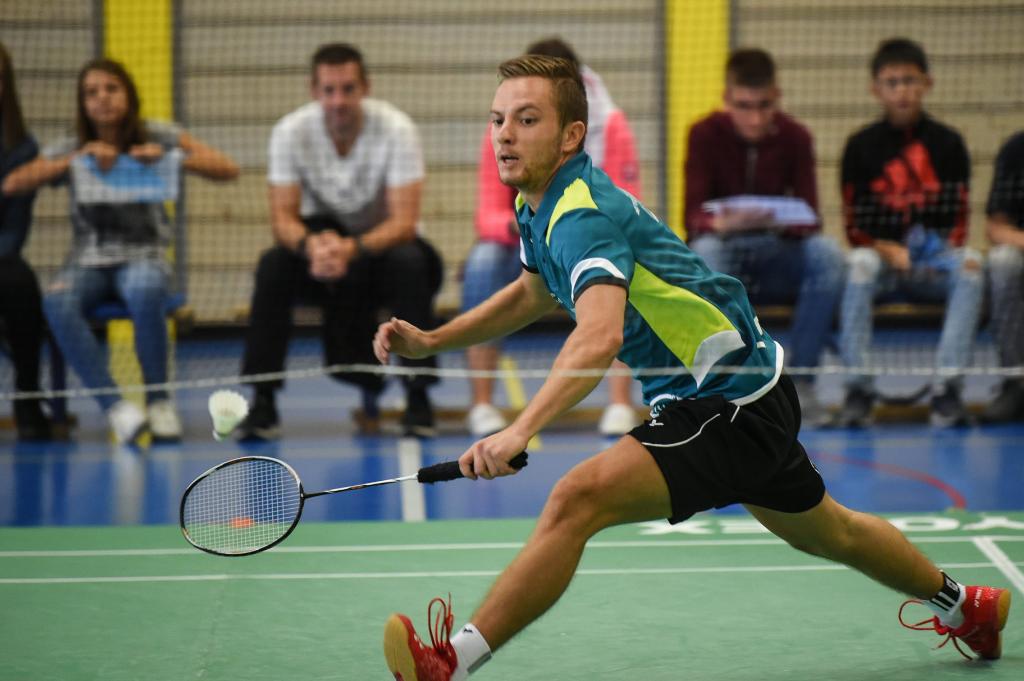 LE CHAMPION COMMENCE BIEN